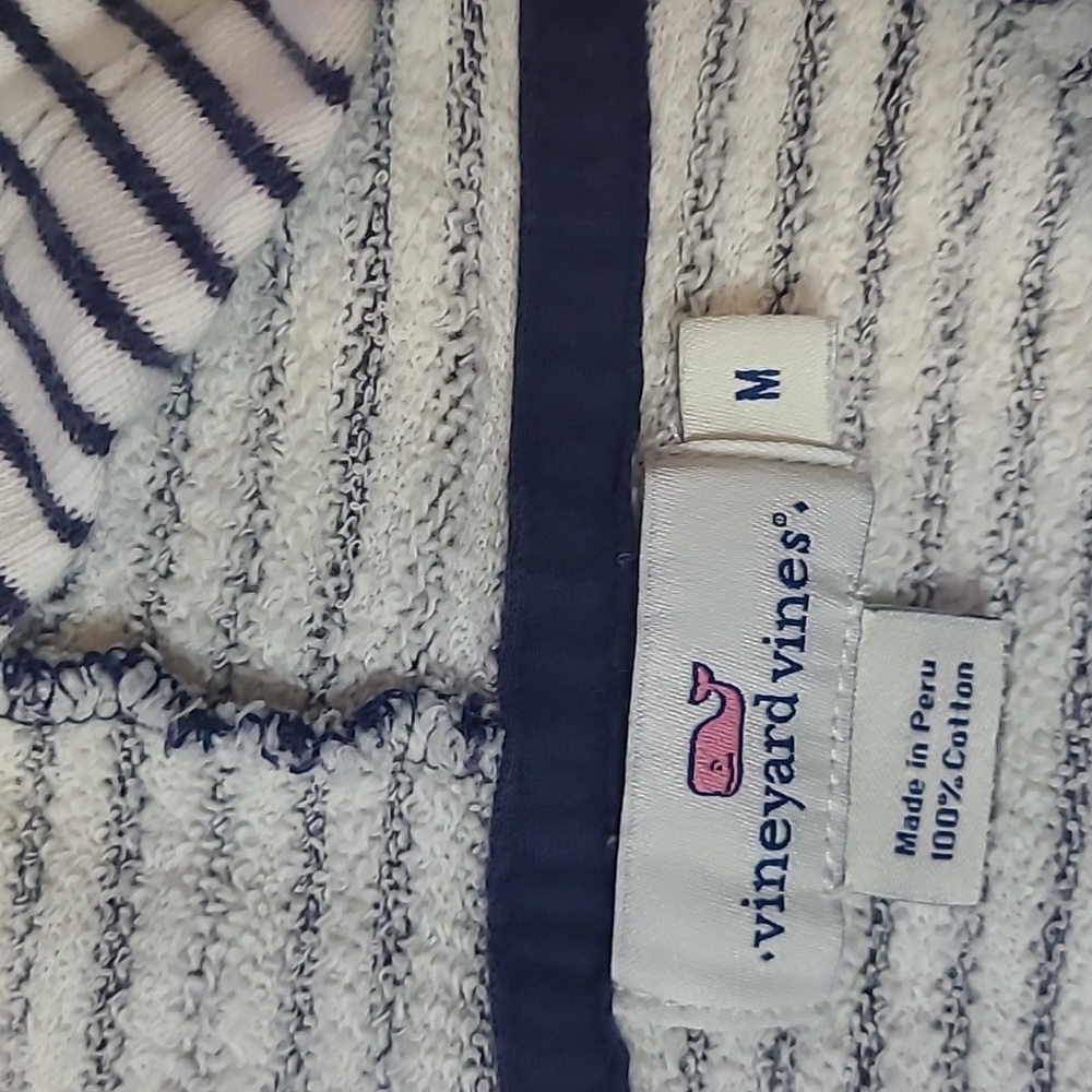 Vineyard Vines lightweight hoodie size M - Picture 2 of 6